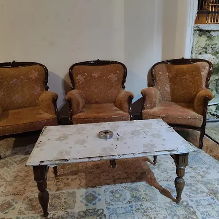 Antique House *