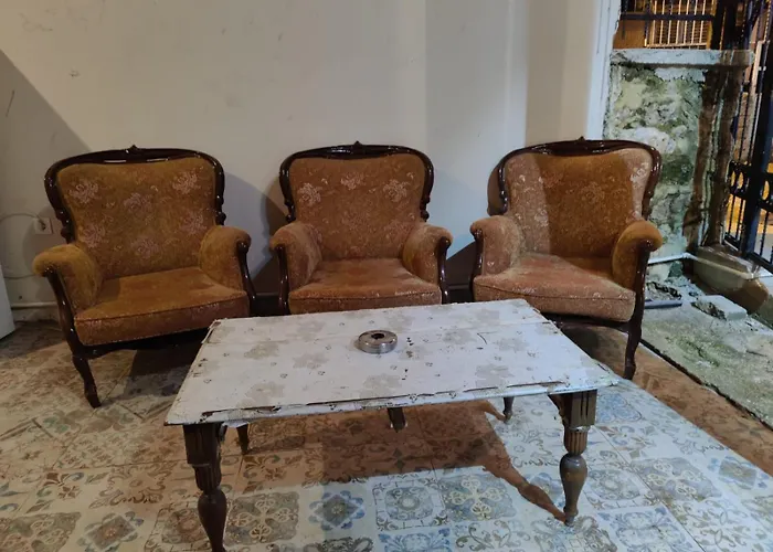 Antique House *